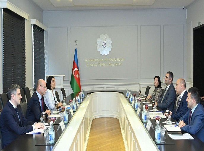 Nazir UNICEF-in Azərbaycandakı Nümayəndəliyinin rəhbəri ilə görüşüb - FOTO Nazir UNICEF-in Azərbaycandakı Nümayəndəliyinin rəhbəri ilə görüşüb - FOTO