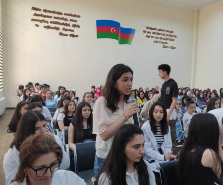 İqtisadiyyat və Humanitar Kollecdə bir qrup şair və yazıçı ilə görüş olub - FOTO