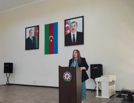 İqtisadiyyat və Humanitar Kollecdə bir qrup şair və yazıçı ilə görüş olub - FOTO