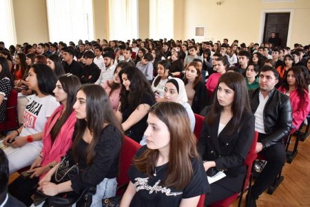 ADAU-nun fərqlənən və təhsil göstəriciləri yüksək tələbələrlə görüş olub - FOTO