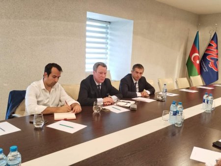 "TikTok”un məsul nümayəndələri Mətbuat Şurasında olublar - FOTO "TikTok”un məsul nümayəndələri Mətbuat Şurasında olublar - FOTO