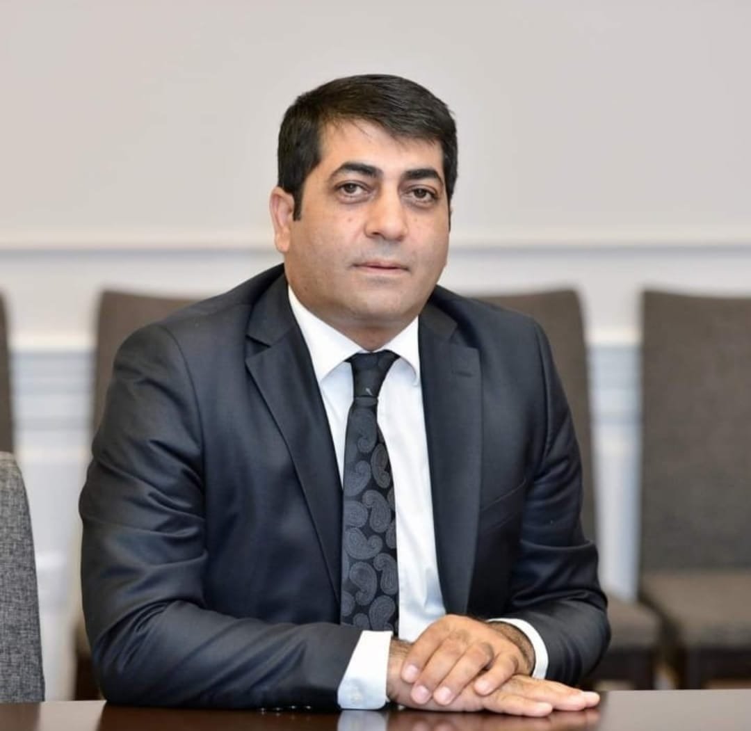 Həbib Kərimovun qorumaqdan bezmədiyi "şəxsiyyət"lər bitmir ki bitmir... Həbib Kərimovun qorumaqdan bezmədiyi "şəxsiyyət"lər bitmir ki bitmir...