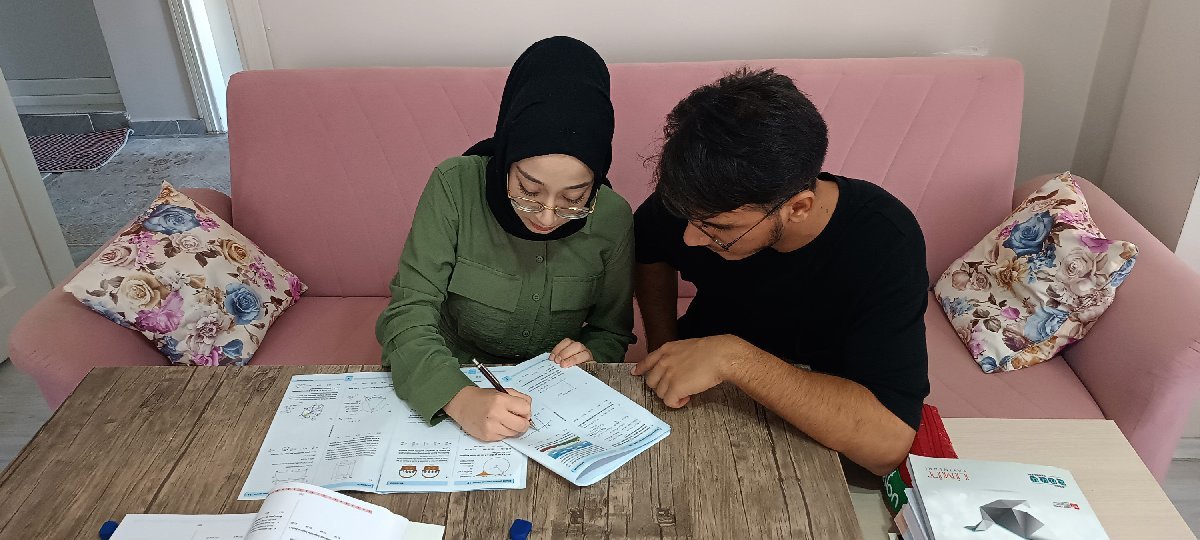 Zəlzələdən sağ çıxan tibb fakültəsinin sevinci Zəlzələdən sağ çıxan tibb fakültəsinin sevinci