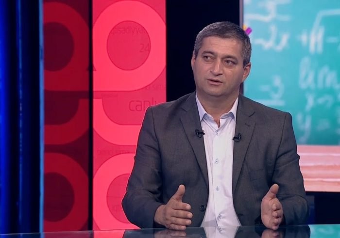 Şagirdlərə telefon qadağası ilə bağlı daha bir maraqlı AÇIQLAMA: "Smart telefonlar övladlarının həyatına mənfi təsir göstərir" Şagirdlərə telefon qadağası ilə bağlı daha bir maraqlı AÇIQLAMA: "Smart telefonlar övladlarının həyatına mənfi təsir göstərir"
