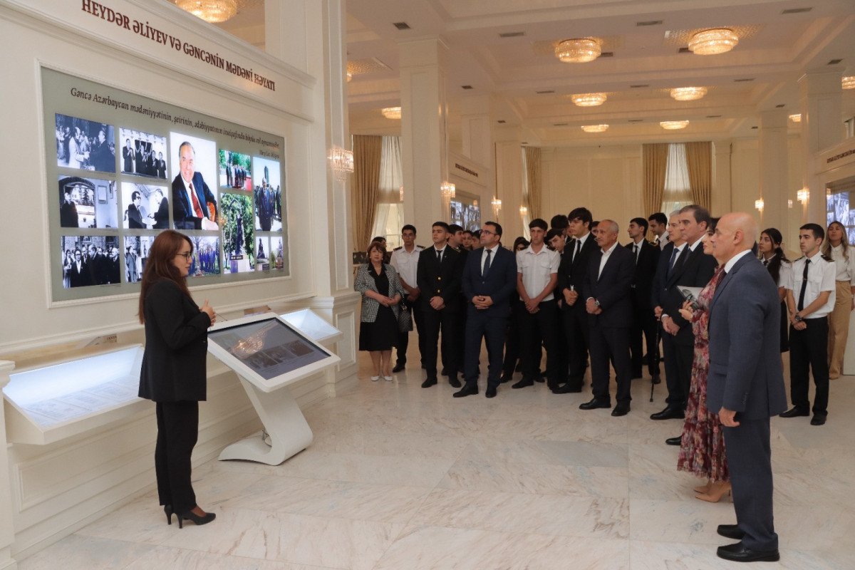 Gəncədə Mir Cəlal Paşayevin ev-muzeyində Ulu Öndərin 100 illiyinə həsr olunmuş tədbir keçirilib Gəncədə Mir Cəlal Paşayevin ev-muzeyində Ulu Öndərin 100 illiyinə həsr olunmuş tədbir keçirilib