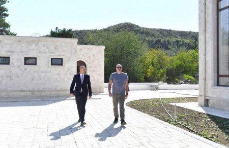 Prezident Zəngilanda 3 yaşayış kompleksi və uşaq bağçasının təməlini qoyub, şəhər məscidində görülən işlərlə tanış olub