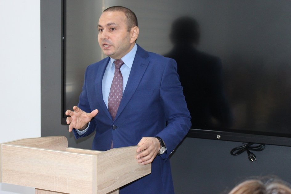 Milli Məclisin deputatı BDU tələbələrinə mühazirə oxuyub - FOTO Milli Məclisin deputatı BDU tələbələrinə mühazirə oxuyub - FOTO