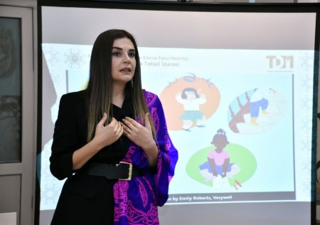 Məktəbəqədər təhsil müəssisələrinin rəhbər və metodistləri üçün təlimlər keçirilir - FOTO Məktəbəqədər təhsil müəssisələrinin rəhbər və metodistləri üçün təlimlər keçirilir - FOTO