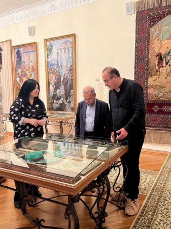Türkiyəli yazıçılar Ədəbiyyat Muzeyində olublar - FOTO Türkiyəli yazıçılar Ədəbiyyat Muzeyində olublar - FOTO