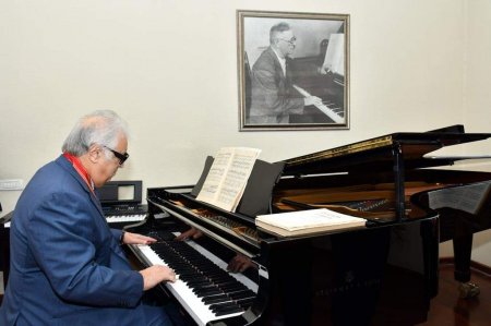 Adil Kərimli və Emin Əmrullayev Bakı Musiqi Akademiyasında - FOTO Adil Kərimli və Emin Əmrullayev Bakı Musiqi Akademiyasında - FOTO