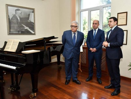 Adil Kərimli və Emin Əmrullayev Bakı Musiqi Akademiyasında - FOTO Adil Kərimli və Emin Əmrullayev Bakı Musiqi Akademiyasında - FOTO