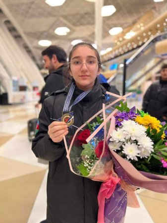 Paytaxt məktəbliləri qızıl medala layiq görülüblər - FOTO Paytaxt məktəbliləri qızıl medala layiq görülüblər - FOTO