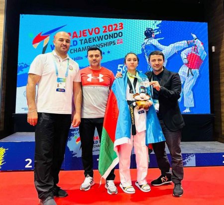 Paytaxt məktəbliləri qızıl medala layiq görülüblər - FOTO Paytaxt məktəbliləri qızıl medala layiq görülüblər - FOTO