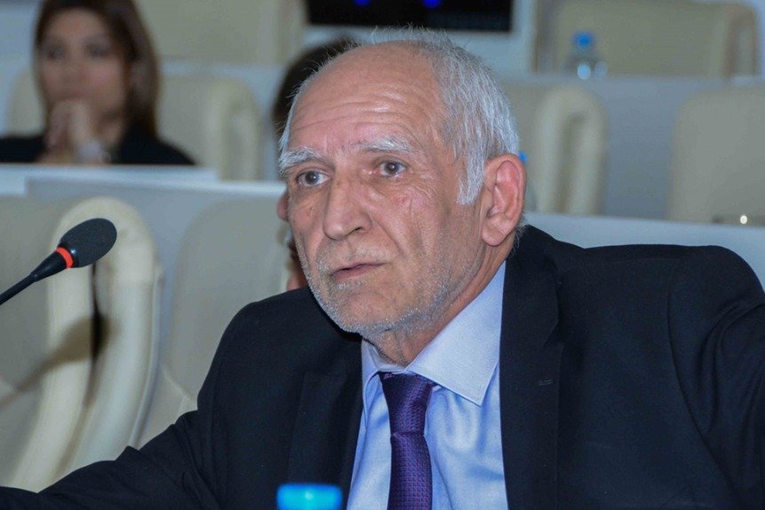 Dərsliklər neçə ildən bir yenilənməlidir? - Ekspertdən AÇIQLAMA