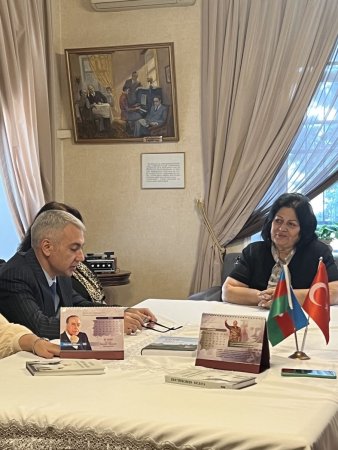 Hüseyn Cavidin Ev Muzeyində Zəfər Gününə həsr olunmuş tədbir keçirilib - FOTO Hüseyn Cavidin Ev Muzeyində Zəfər Gününə həsr olunmuş tədbir keçirilib - FOTO