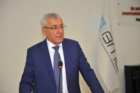 BMU-da Rusiyada fəaliyyət göstərən tanınmış azərbaycanlı alimlə görüş keçirilib - FOTO BMU-da Rusiyada fəaliyyət göstərən tanınmış azərbaycanlı alimlə görüş keçirilib - FOTO