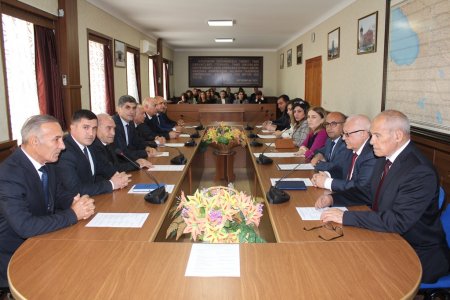 AMEA-nın Naxçıvan Bölməsində Zəfər Günü və Bayraq Günü münasibətilə elmi konfrans keçirilib - FOTO AMEA-nın Naxçıvan Bölməsində Zəfər Günü və Bayraq Günü münasibətilə elmi konfrans keçirilib - FOTO