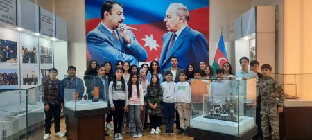 Şagirdlərin Azərbaycan İstiqlal Muzeyinə ekskursiyası təşkil edilib - FOTOLAR