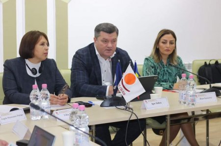 BSU-nun müəllimi qadınlar məktəbində iştirak edib - FOTO BSU-nun müəllimi qadınlar məktəbində iştirak edib - FOTO