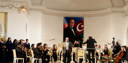 Filarmoniyada Ümummilli Liderin 100 illiyinə həsr olunmuş konsert təşkil edilib - FOTO Filarmoniyada Ümummilli Liderin 100 illiyinə həsr olunmuş konsert təşkil edilib - FOTO