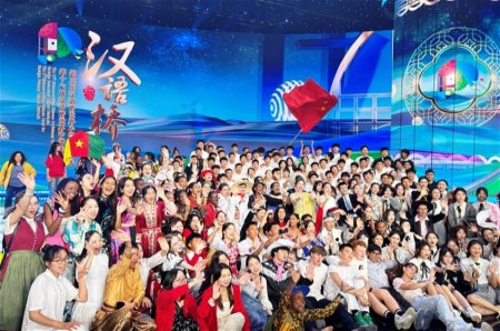 ADU-nun tələbəsi “Ən yaxşı tamaşa stili” nominasiyasında çempion oldu - FOTO ADU-nun tələbəsi “Ən yaxşı tamaşa stili” nominasiyasında çempion oldu - FOTO