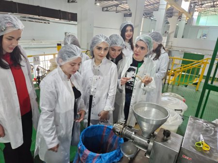 BDU tələbələri “Herba Flora” şirkətində olublar - FOTO BDU tələbələri “Herba Flora” şirkətində olublar - FOTO
