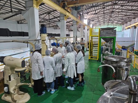 BDU tələbələri “Herba Flora” şirkətində olublar - FOTO BDU tələbələri “Herba Flora” şirkətində olublar - FOTO