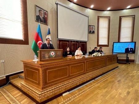 BDU-da “Tarixin Heydər Əliyev zirvəsi” adlı tədbir keçirilib - FOTO BDU-da “Tarixin Heydər Əliyev zirvəsi” adlı tədbir keçirilib - FOTO