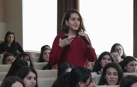 Dünya şöhrətli yapon rəssam AzMİU-da Dünya şöhrətli yapon rəssam AzMİU-da