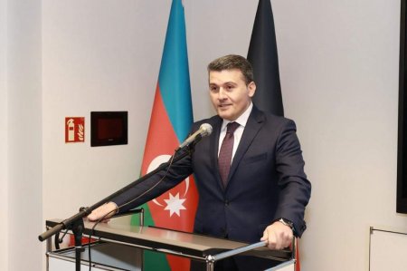 Berlində almaniyalı türkoloq alimin Şuşaya həsr etdiyi kitab təqdim edilib - FOTO Berlində almaniyalı türkoloq alimin Şuşaya həsr etdiyi kitab təqdim edilib - FOTO