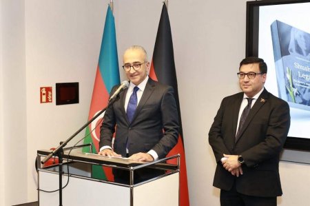 Berlində almaniyalı türkoloq alimin Şuşaya həsr etdiyi kitab təqdim edilib - FOTO Berlində almaniyalı türkoloq alimin Şuşaya həsr etdiyi kitab təqdim edilib - FOTO