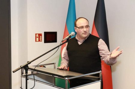 Berlində almaniyalı türkoloq alimin Şuşaya həsr etdiyi kitab təqdim edilib - FOTO Berlində almaniyalı türkoloq alimin Şuşaya həsr etdiyi kitab təqdim edilib - FOTO