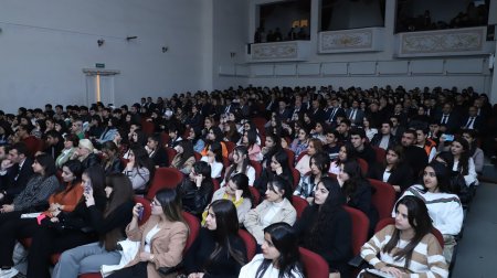 LDU- nun kollektivi “Cəmilə” tamaşasını izləyib LDU- nun kollektivi “Cəmilə” tamaşasını izləyib