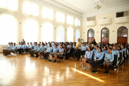 Televiziya rəhbəri “Məktəbdə...” layihəsində - FOTO Televiziya rəhbəri “Məktəbdə...” layihəsində - FOTO