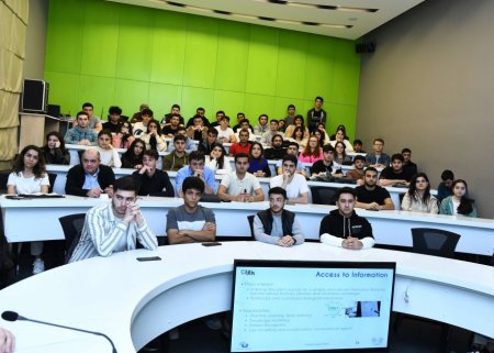 Fransalı professorlar ADNSU tələbələrinə süni intellektlə bağlı mühazirə oxuyublar - FOTO Fransalı professorlar ADNSU tələbələrinə süni intellektlə bağlı mühazirə oxuyublar - FOTO