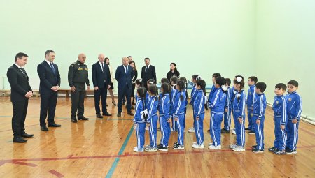 Emin Əmrullayev Naxçıvanda məktəblərdə olub - FOTOLAR Emin Əmrullayev Naxçıvanda məktəblərdə olub - FOTOLAR