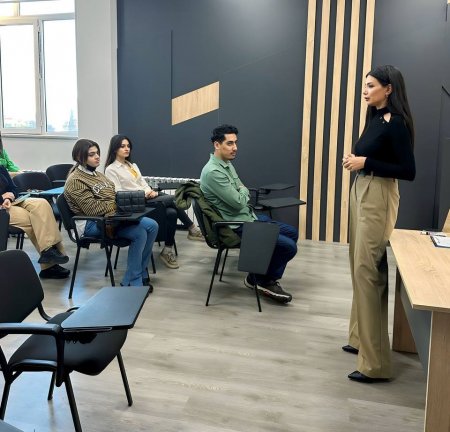BDU-nun Psixoloji yardım sektorunun “Oxu klubu”nda tələbələrlə görüş olub - FOTO BDU-nun Psixoloji yardım sektorunun “Oxu klubu”nda tələbələrlə görüş olub - FOTO