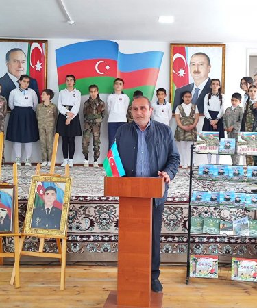 Qazi müəllimin kitabının təqdimatı keçirilib - FOTO Qazi müəllimin kitabının təqdimatı keçirilib - FOTO