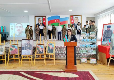 Qazi müəllimin kitabının təqdimatı keçirilib - FOTO Qazi müəllimin kitabının təqdimatı keçirilib - FOTO