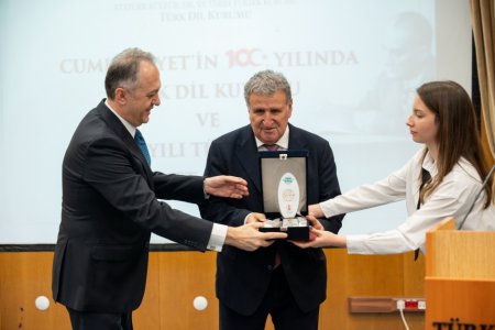 AMEA Türk Dil Qurumunun “Türk dilinə xidmət” mükafatına layiq görülüb - FOTO AMEA Türk Dil Qurumunun “Türk dilinə xidmət” mükafatına layiq görülüb - FOTO