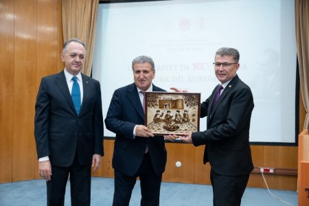 AMEA Türk Dil Qurumunun “Türk dilinə xidmət” mükafatına layiq görülüb - FOTO AMEA Türk Dil Qurumunun “Türk dilinə xidmət” mükafatına layiq görülüb - FOTO