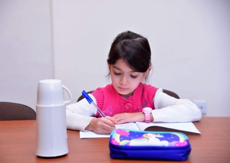 Bakıda istedadlı şagirdlər üçün eksternat qaydasında imtahan keçirilib - FOTO