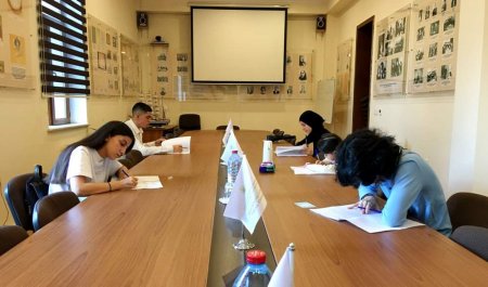 Bakıda istedadlı şagirdlər üçün eksternat qaydasında imtahan keçirilib - FOTO