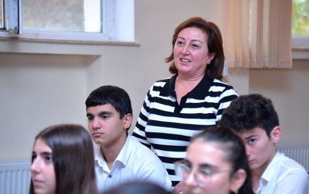 Tanınmış pedaqoq təhsildə uğur qazanmağın yollarından danışıb Tanınmış pedaqoq təhsildə uğur qazanmağın yollarından danışıb