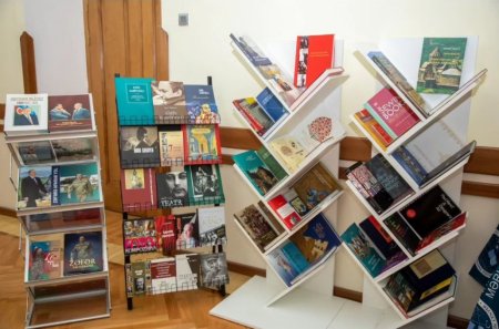 UNEC-də Mədəniyyət və İncəsənət Universitetinin 100 illik yubileyinə həsr olunmuş sərgi - FOTO UNEC-də Mədəniyyət və İncəsənət Universitetinin 100 illik yubileyinə həsr olunmuş sərgi - FOTO