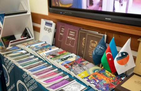 UNEC-də Mədəniyyət və İncəsənət Universitetinin 100 illik yubileyinə həsr olunmuş sərgi - FOTO UNEC-də Mədəniyyət və İncəsənət Universitetinin 100 illik yubileyinə həsr olunmuş sərgi - FOTO