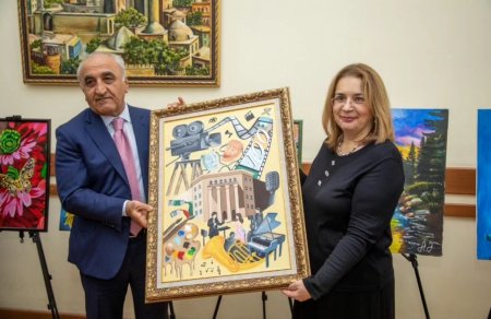 UNEC-də Mədəniyyət və İncəsənət Universitetinin 100 illik yubileyinə həsr olunmuş sərgi - FOTO UNEC-də Mədəniyyət və İncəsənət Universitetinin 100 illik yubileyinə həsr olunmuş sərgi - FOTO