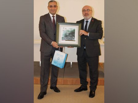 Türkiyənin Kayseri Universitetinin rektoru MDU-da ustad dərs keçib Türkiyənin Kayseri Universitetinin rektoru MDU-da ustad dərs keçib