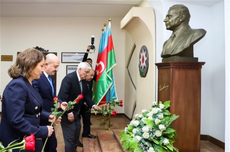 ADU-da Ulu öndər Heydər Əliyevin anım günü münasibətilə tədbir keçirilib - FOTO ADU-da Ulu öndər Heydər Əliyevin anım günü münasibətilə tədbir keçirilib - FOTO