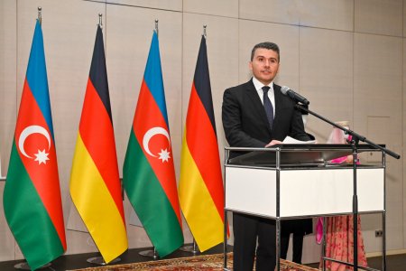Berlində Heydər Əliyevin anım günü keçirilib - FOTO Berlində Heydər Əliyevin anım günü keçirilib - FOTO